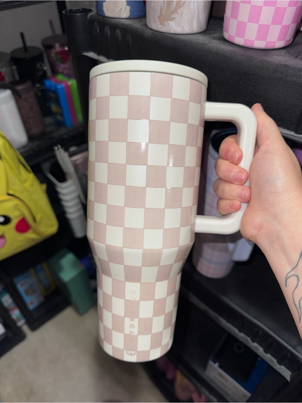 HydroJug Tan and Cream Checkered Travel Mug with Handle